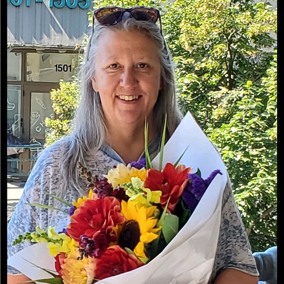 Meet your Posher, Jennifer - Picture 2 of 2